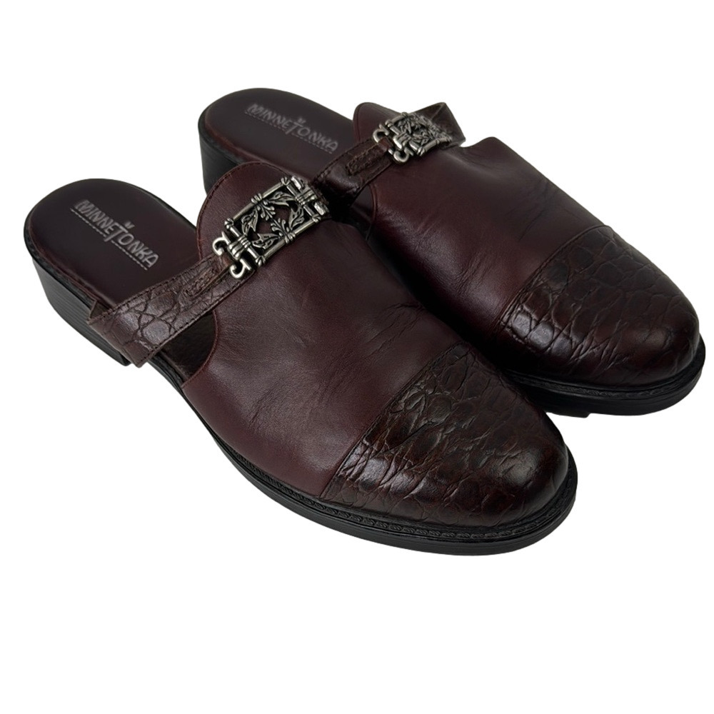 Minnetonka Women’s Brown Leather Slip on Mule size 9